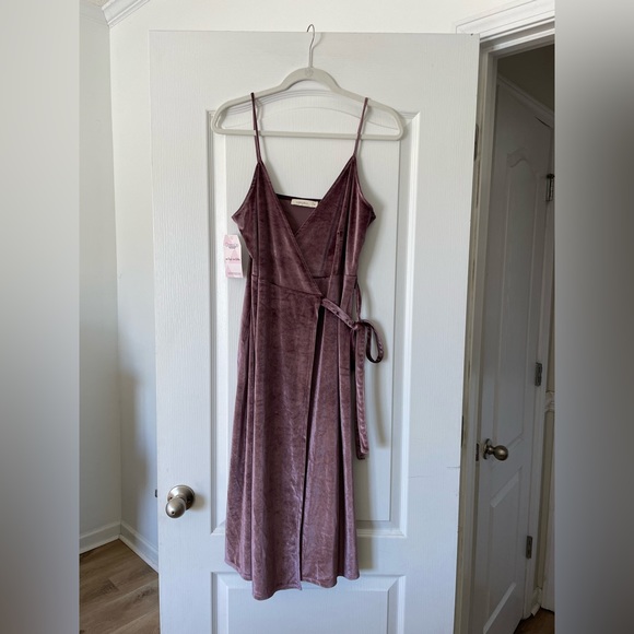 Dress up Boutique Midi Lavender Velvet Wrap Dress Size Medium - never worn - Picture 1 of 4